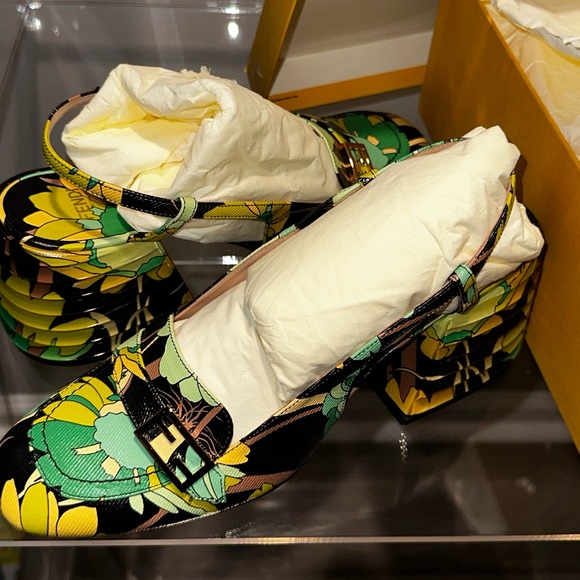 100% Authentic FENDI Slingback Animal Print Pumps - Picture 3 of 8